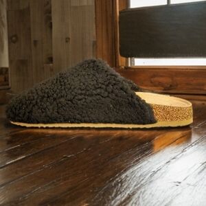 Nicole Miller 'Bondy' Womens Fuzzy Black Slip On